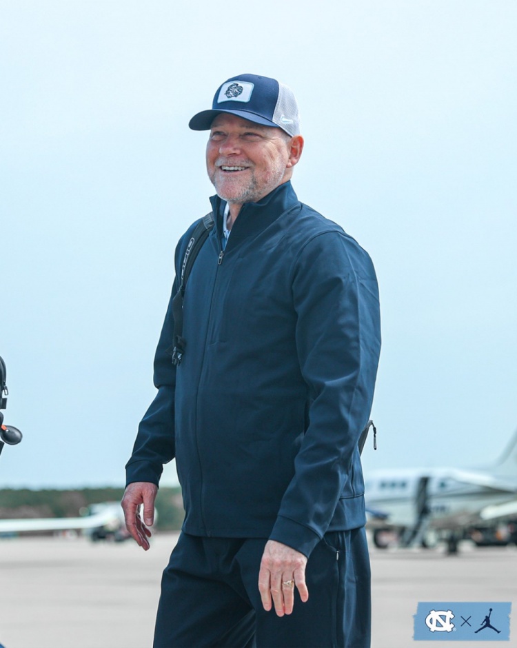 bob半岛体育平台-美记：迈克·马龙以6年5000万美元签约北卡 830万年薪NCAA第二高